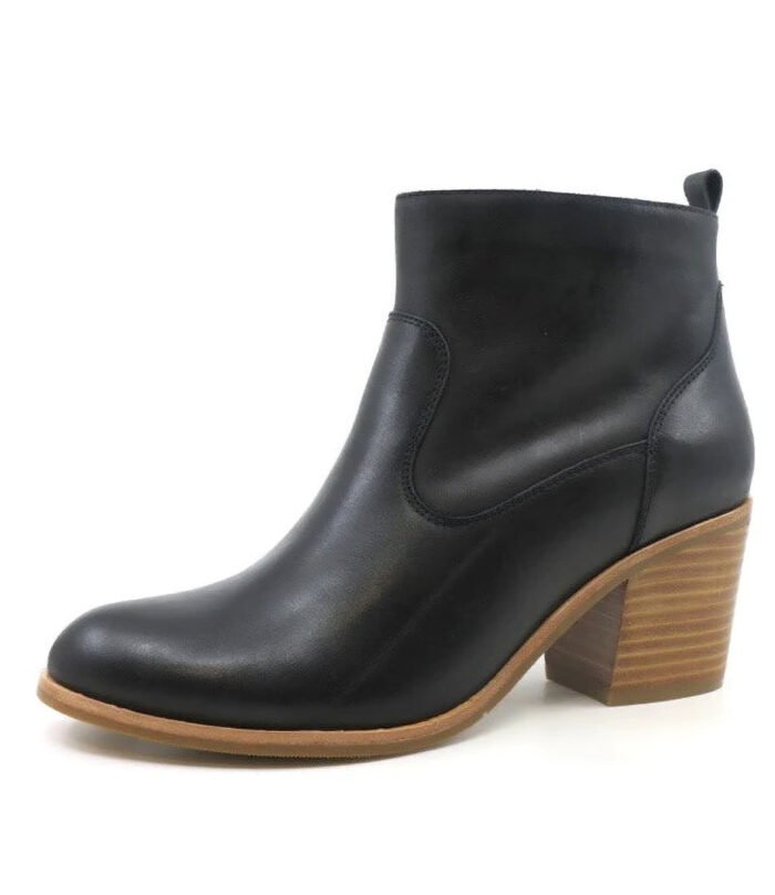 Sneaker_LuxuryStride_V18 - Image 1